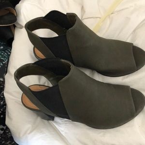 Olive green ankle sandals- with elastic cut in